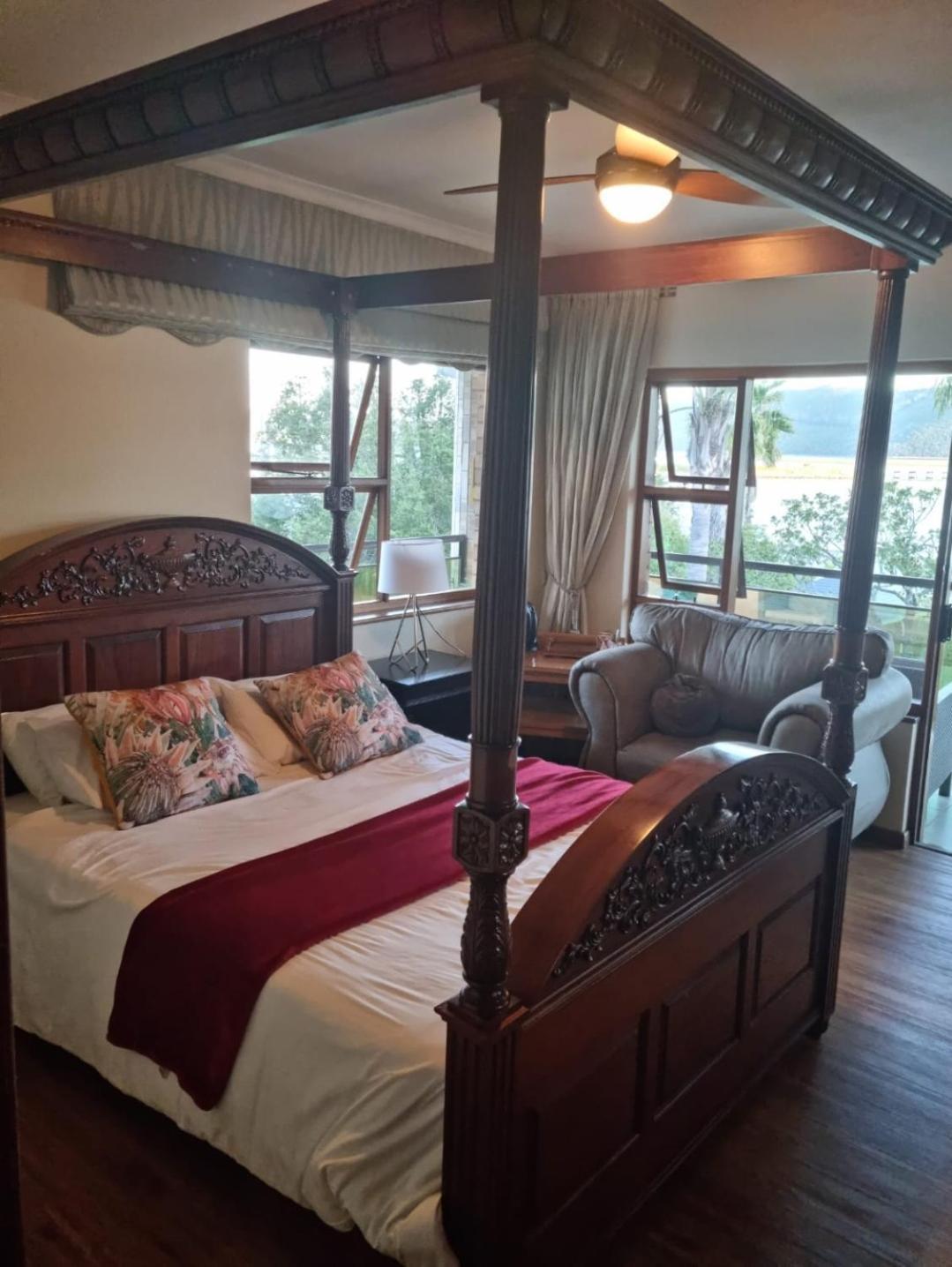 Lagoon Breeze Guest House Книсна Екстериор снимка