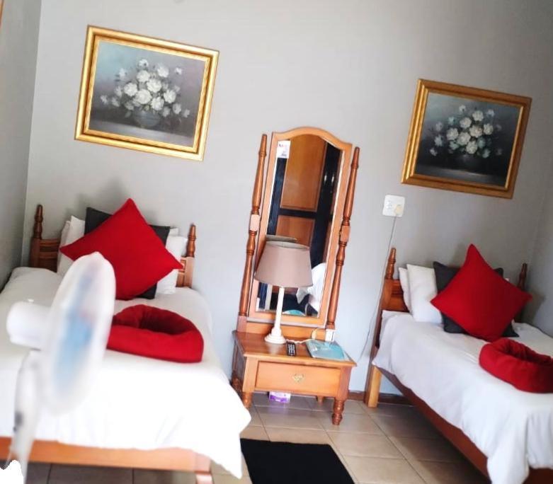 Lagoon Breeze Guest House Книсна Екстериор снимка